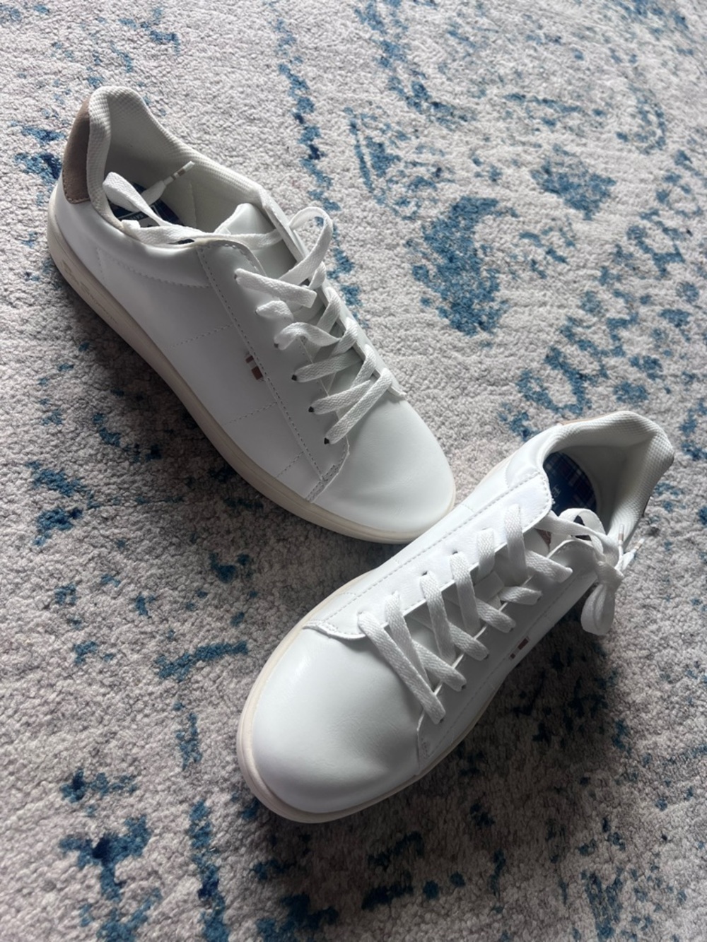 Ben Sherman White Sneaker with Red & Navy Plaid Insole